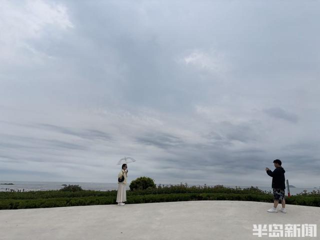 雨后享清凉！青岛海边人气旺
