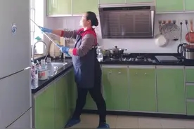 武汉市民忙着“扫尘除旧”，有家政清洁公司服务订单环比增长6倍图片