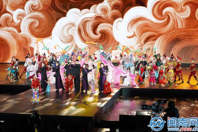 2025海丝泉州非遗时尚秀上演 千年非遗邂逅现代时尚