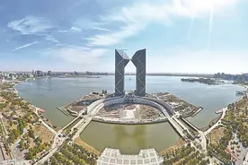上海 中银金融中心雄姿初现图片