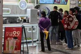 实探库迪旗下茶猫新店：机器速度不及人工，有加盟商称开业不到一月每天都在亏钱图片