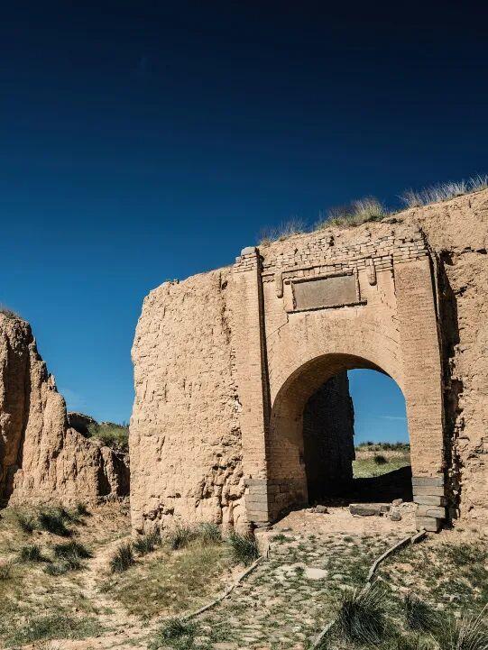 长城一号旅游公路：千年烽燧廊道品读长城千年风华