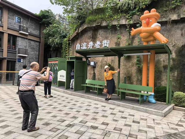 国庆中秋长假超102万人次游客游自贡 恐龙IP引爆朋友圈形成“追龙热”