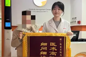 陪人看病却被医生一眼“识破”脑瘤，有这些症状请及时就医→图片