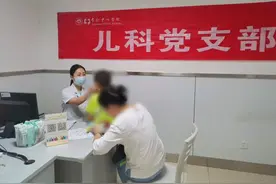 孩子反复咳嗽还爱做“小动作”， 当心患上这种病图片