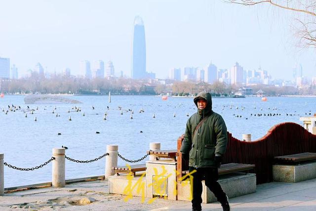 泉城迎寒潮，游客游湖热情不减