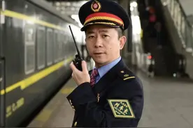 “带货车长”受邀看春晚，胡贵川：把让村民幸福这件事坚持下去｜封面头条图片