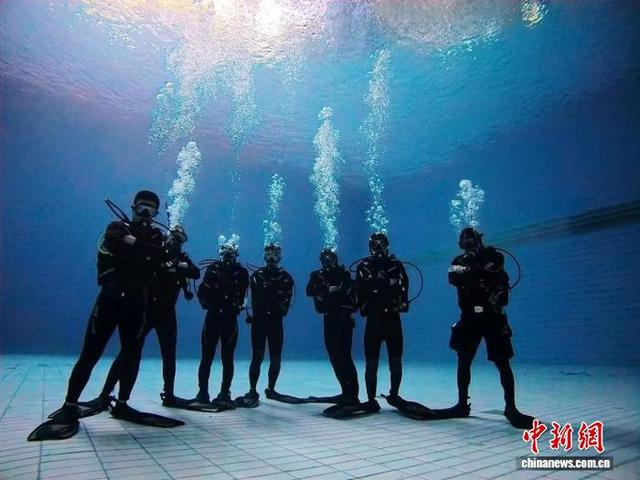 守护蔚蓝渤海 秦皇岛“海洋卫士”自费深潜清污