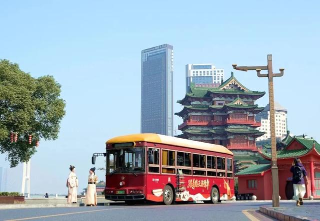 旅游新玩法！坐上“宝藏公交”，穿梭在风景与烟火气之间