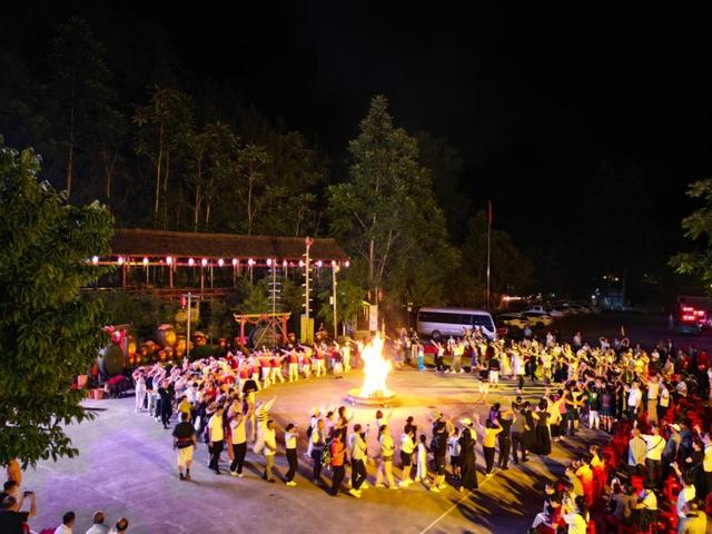 不只是一场演出：在广西深山，我活进了白裤瑶的24小时