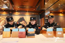 国内在营最大邮轮靠泊青岛 青岛港口岸创今年单日出入境客流量最高纪录图片