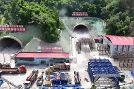 大垫高速铜锣山隧道进口端首件二衬施工顺利完成图片