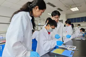 化学启智，思政铸魂—福州大学化学学院开展党员科普志愿活动图片