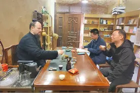 美国人杰克·平尼克获得中国“五星卡”图片