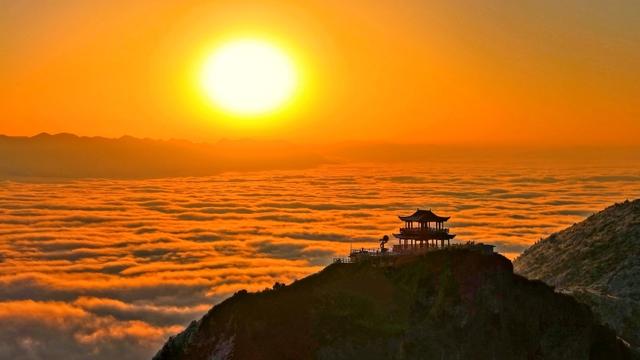 大巴山里惊现“天宫”，云雪映衬好“光景”
