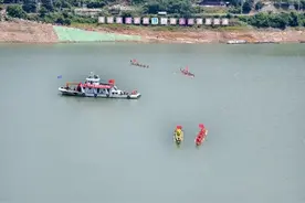 张官高速洞庭溪沅水特大桥施工“别出心裁” 先导索乘“龙舟”过江图片