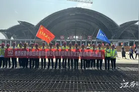 南昌地铁2号线东延南昌东站主体结构封顶图片