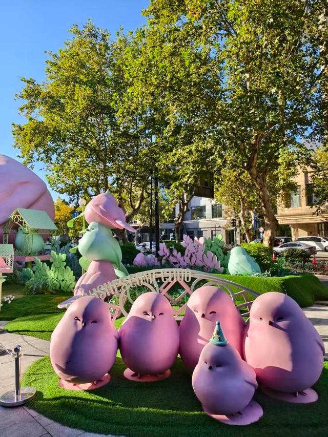 在杭州街头C位出道！最近这几个地方有点热闹，你去打卡了吗