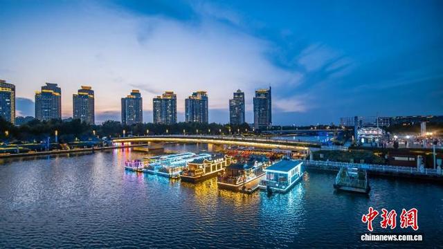 河南郑州：中外市长游船赏景夜话