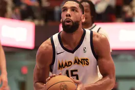 步行者和中锋贾利尔-奥卡福签下了一份10天合同图片