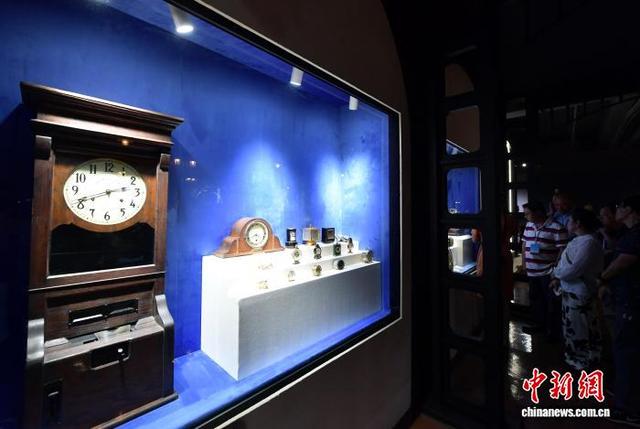 中国钟表名城——福建海丝钟表博物馆展世界钟表文化