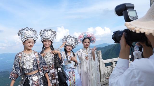 ​乌蒙大草原景区：迎来避暑旅游高峰，日均接待游客1万多人次