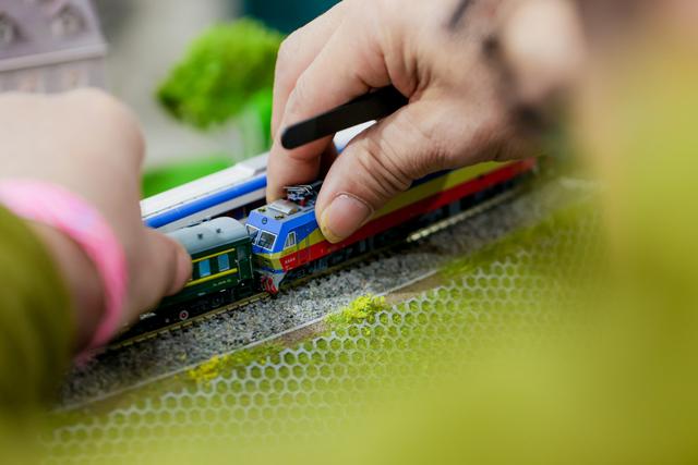 火车迷的节日！上海这个火车模型展上演跨时空的“铁道聚会”