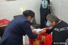 润昌农商银行：上门服务事虽小  为民解难情却真图片