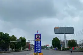 汉江大桥实施交通管制，货车司机请绕行图片
