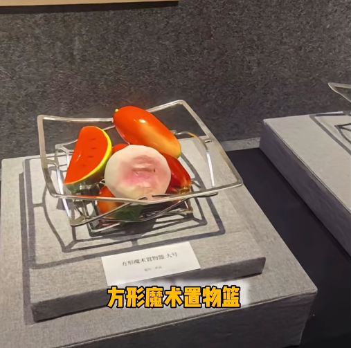 深圳博物馆玻璃罩里的这些“破烂”，看哭千万打工人！