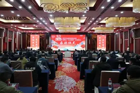 手机等数码产品购新最高补贴500元，泰安市2025迎新春消费季启动图片