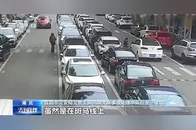 父亲开车撞伤自家娃！这些位置，一定要让孩子远离图片