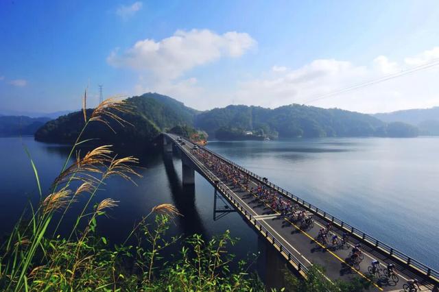 车轮吻过千岛湖，解锁一个秋日限定浪漫