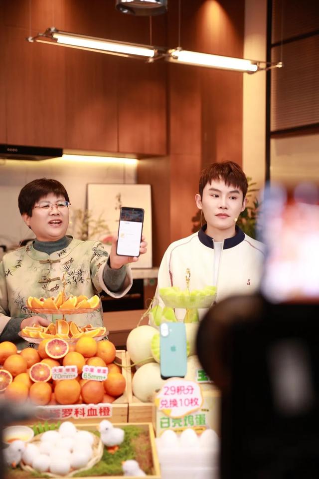 调查与思考丨补光灯下的网红们 浙江网络主播职业生态调查