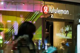 李宁、安踏围追lululemon图片