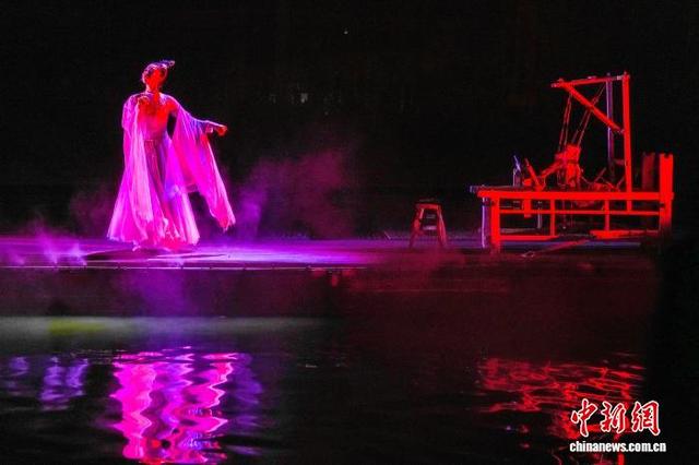 （活力中国调研行）科技赋能水上夜游 湖北孝感重现东方经典爱情传说