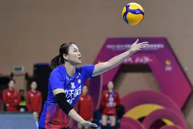 新一届中国女排亮相，奥运冠军龚翔宇担任队长图片