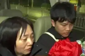 “解清帅被拐25年后回家”，别只关注他的富豪爸爸｜时评图片