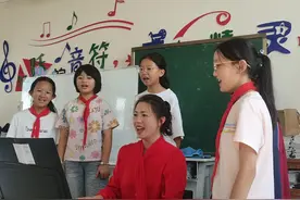 音乐老师普海兰：她带着孩子们走上央视舞台图片