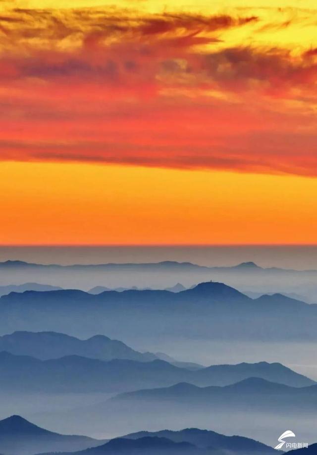 组图丨云海翻涌旭日熔金 泰山冬日美景太出圈了