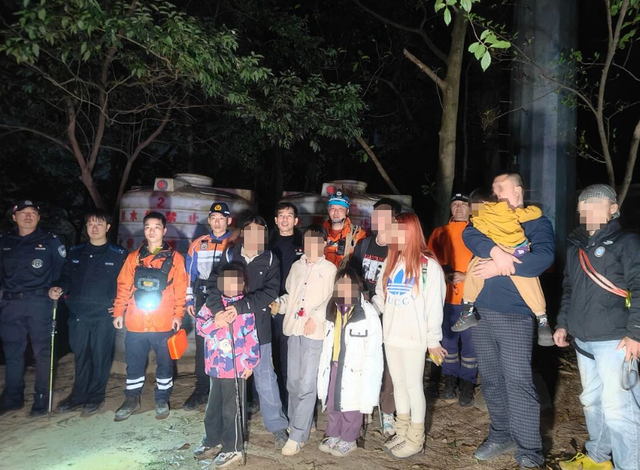 广东3个大人带4个孩子徒步，深夜被困荒山！最小者仅6岁