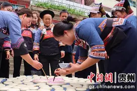 三都：布依族民众欢度“小年节”图片
