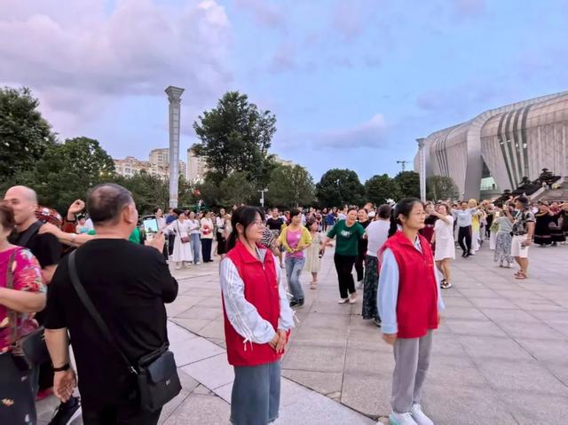 旅居云南•避暑鲁甸19.9℃｜共青团鲁甸县委全力服务旅居高峰