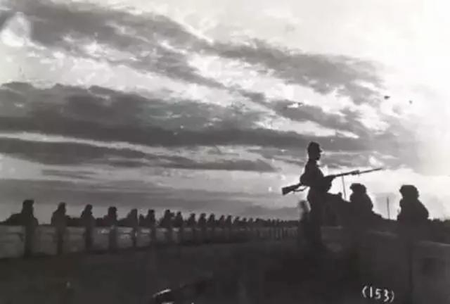 告慰英魂 战鹰飞越卢沟桥