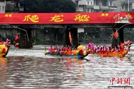 侨乡莆田千年民俗“爬龙船”庆端午图片
