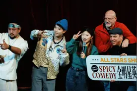 上海唯一的多语种脱口秀俱乐部，老外一下飞机就赶去看表演图片
