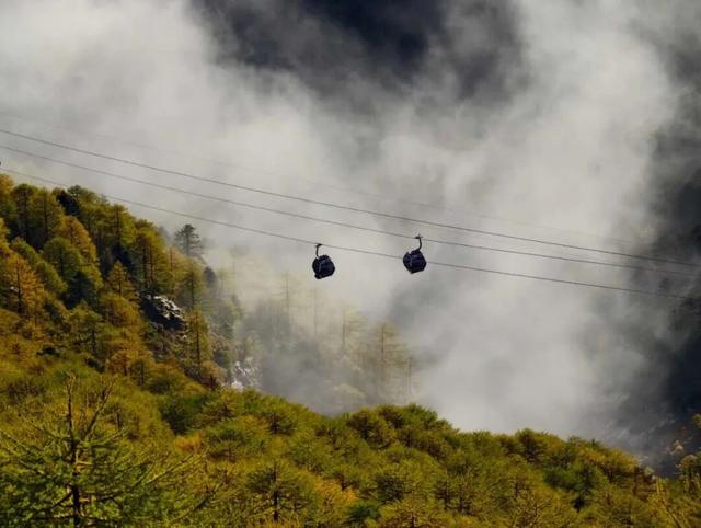 太白山国庆第四天，山上景色宜人，山下热闹非凡