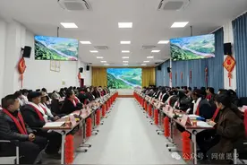 墨脱县举办2025年度“三大节日”离退休干部职工慰问座谈会图片