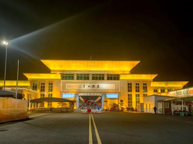 跟着喵小桂夜游防城港！海边山潮夜，渔火市集浪花间