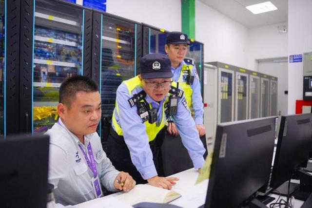 国庆中秋双节，浦东警方护航临港海洋、冰雪、星空文旅盛宴